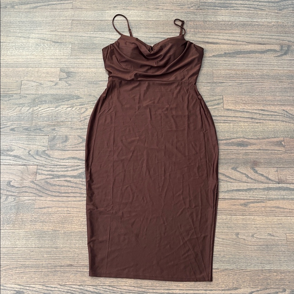 Elegant Brown Midi Dress - Picture 3 of 13